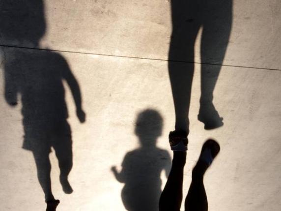 Violentava e picchiava le figlie adottive, condannato a 9 anni di reclusione il “mostro di Brindisi”