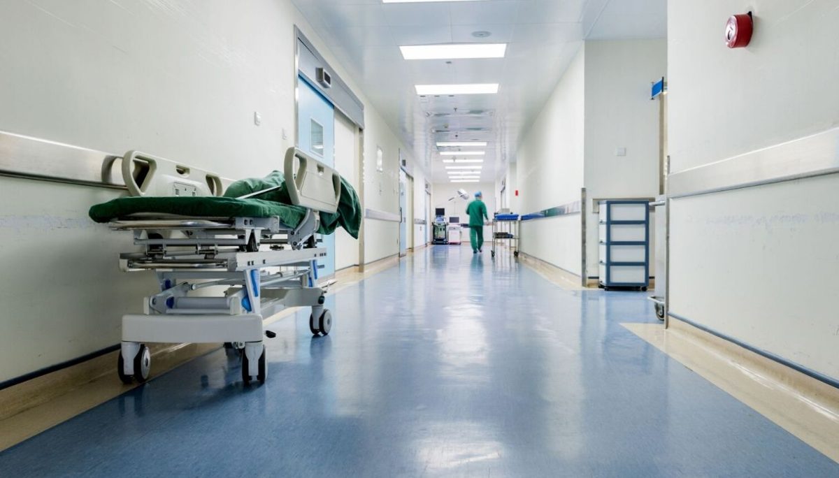 “Può venire in ospedale per l’operazione”, ma l’uomo era già morto