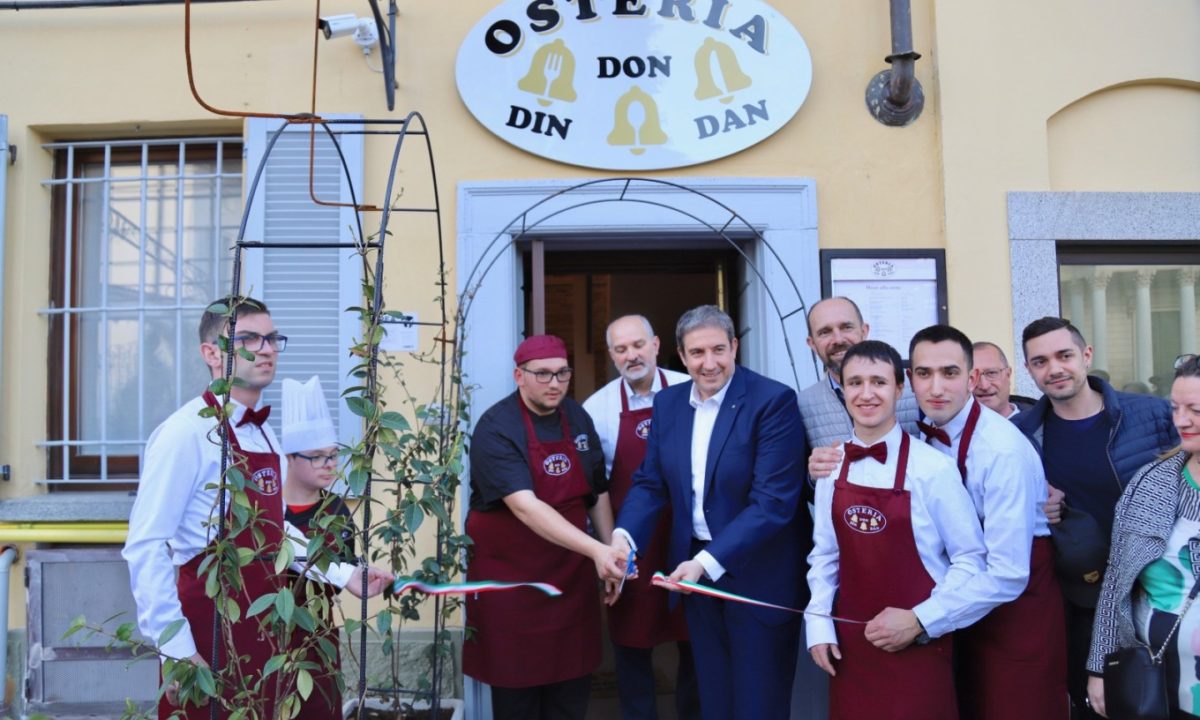 Pranza in un ristorante gestito da disabili e scappa senza pagare