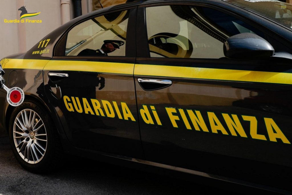 Blitz anti camorra in Toscana, 12 persone arrestate dalla gdf su ordine della Dda di Firenze