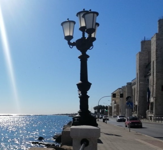 Il clima migliore d’Italia è a Bari, la classifica delle città dove caldo e freddo sono bilanciati tra loro, ma le notti tropicali sono in aumento ovunque