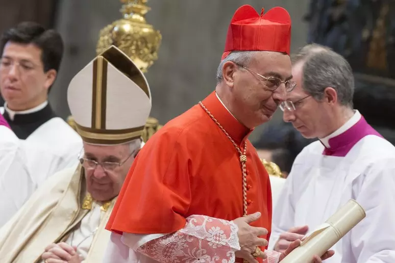 Verso il Conclave, sarà il cardinal Dominique Mamberti a pronunciare “l’habemus Papam”