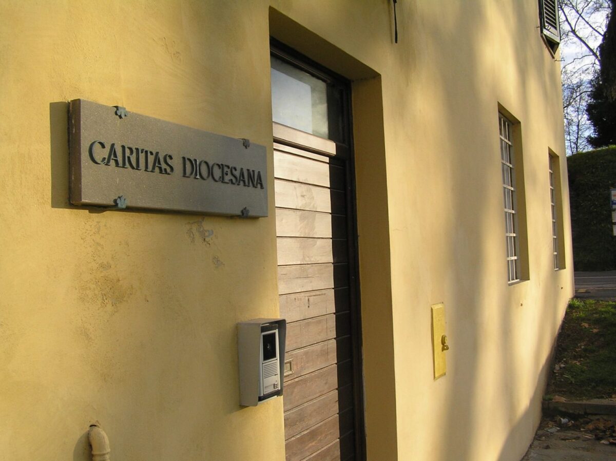 Anche a Lucca in aumento i nuovi poveri, quelli che lavorano ma sono sottopagati e non ce la fanno a “vivere”