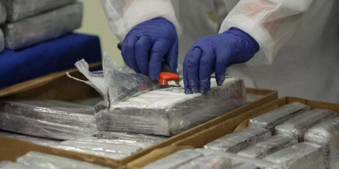 Cocaina, un business che frutta miliardi di euro all’anno ai clan in Italia: l’ultimo sequestro, 24 kg, nella notte in Lucchesia