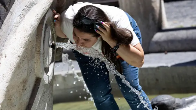 “Ponte del 2 giugno” all’insegna del caldo e del traffico, esplode l’estate in anticipo