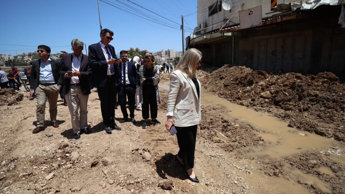 Il governo Netanyahu sempre più isolato e sempre peggio, l’esercito spara durante una visita diplomatica internazionale a Jenin
