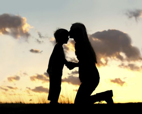 La Festa della mamma, la storia e le origini: tutto nasce all’inizio del secolo scorso negli Usa