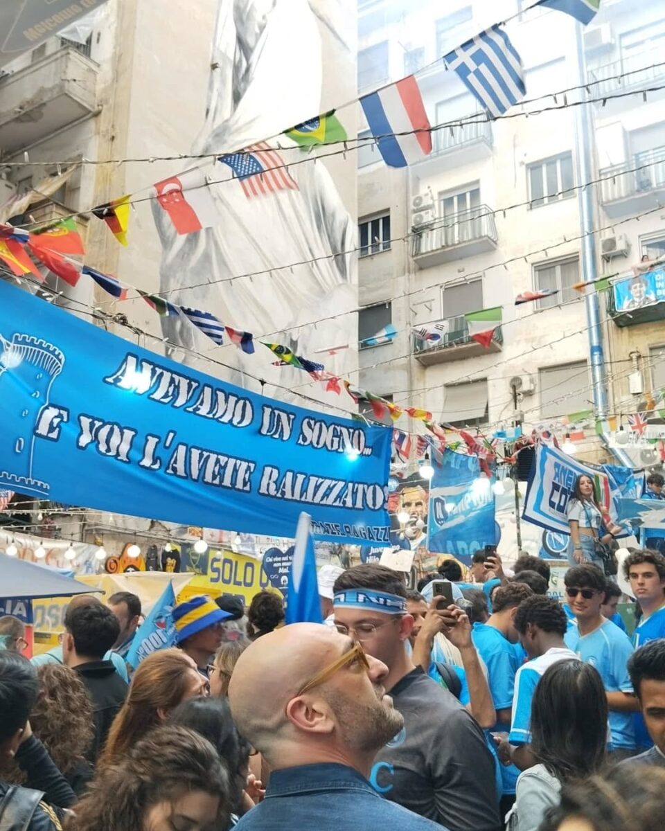 Quarto scudetto del Napoli, le testimonianze: “Un delirio, stiamo festeggiando da ieri sera e continueremo”