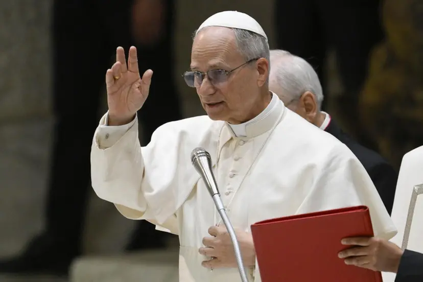 L’insediamento di Papa Leone XIV, Piazza San Pietro si riempie di fedeli e non solo, circa 250 mila persone in preghiera