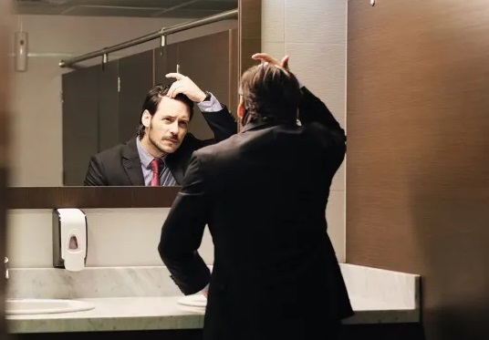 Gli negano di andare in bagno in azienda e lui se la fa addosso, ora dovrà essere risarcito
