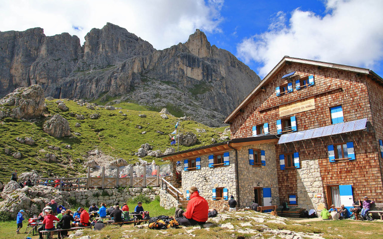 Luoghi e posti da riscoprire, riapre dopo la pausa invernale il rifugio Roda di Vael