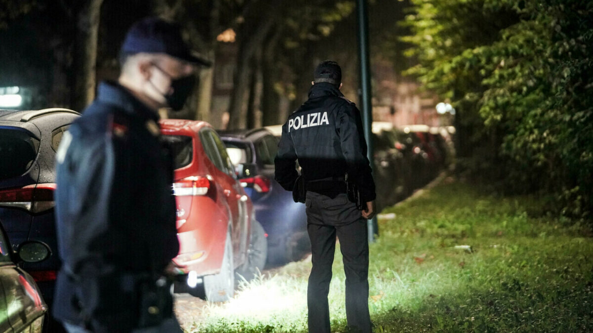 Ammazzato in strada a coltellate dopo una rissa, aveva solo 19 anni