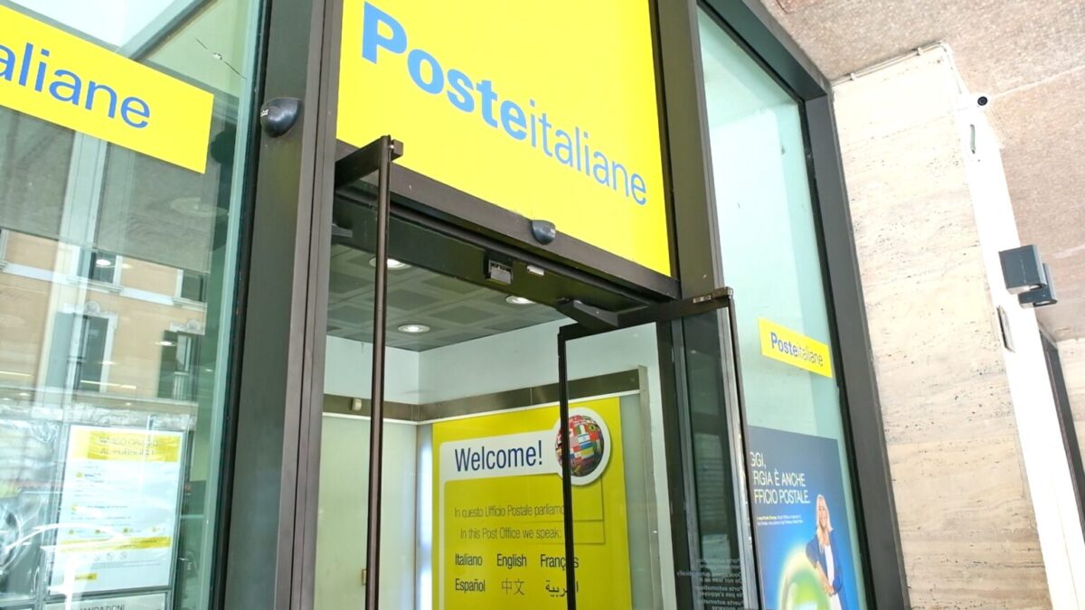 Licenziata dalle Poste per aver aiutato un cliente: la corte d’Appello la fa reintegrare dopo 2 anni