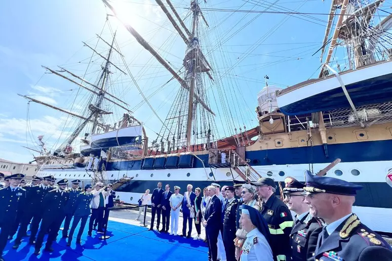 La “Amerigo Vespucci” a Livorno, resterà in porto fino all’8 giugno
