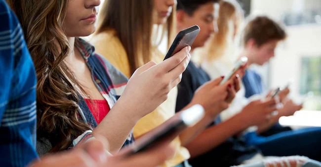Da settembre divieto dei cellulari a scuola anche alle superiori,  la circolare ministeriale