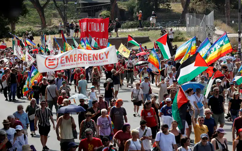 Doppio corteo a Roma contro le guerre, le politiche Ue del riarmo e per la pace a Gaza