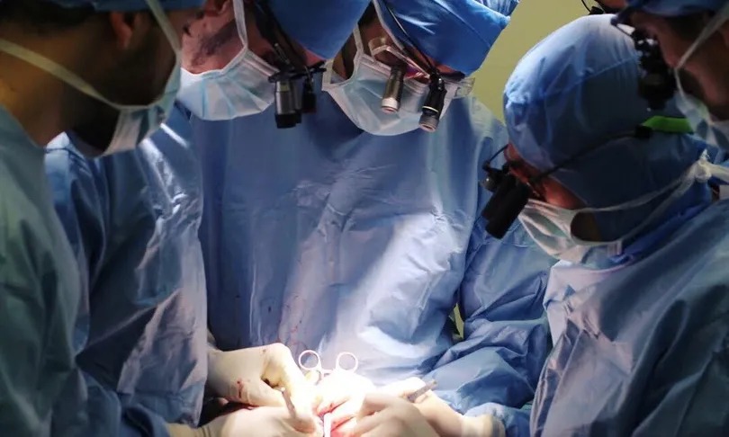 Ospedale di Pontedera, donazione multiorgano salva tre vite: l’ultimo gesto empatico di un paziente in fin di vita