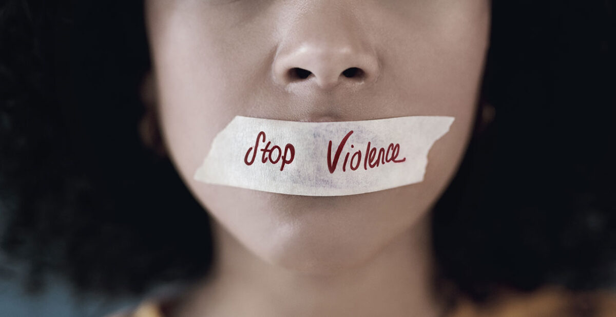 Un altro sguardo sui femminicidi, partendo dall’arte che spesso racconta e anticipa la realtà, per dire no alla violenza sulle donne