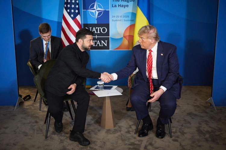 Trump incontra Zelensky durante il vertice nato: “Putin deve chiudere la guerra con l’Ucraina o invierò più missili a Kiev”