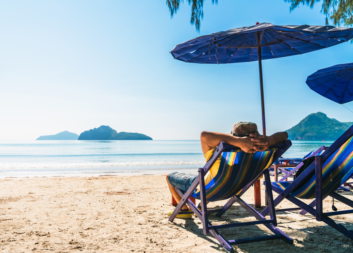 Il dolce far niente, annoiarsi un po’ in vacanza fa bene alla salute, i dati e il report