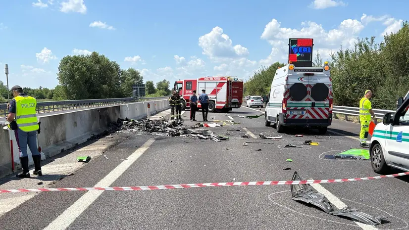 Brescia, ultraleggero precipita sul raccordo autostradale: due morti e alcuni feriti lievi