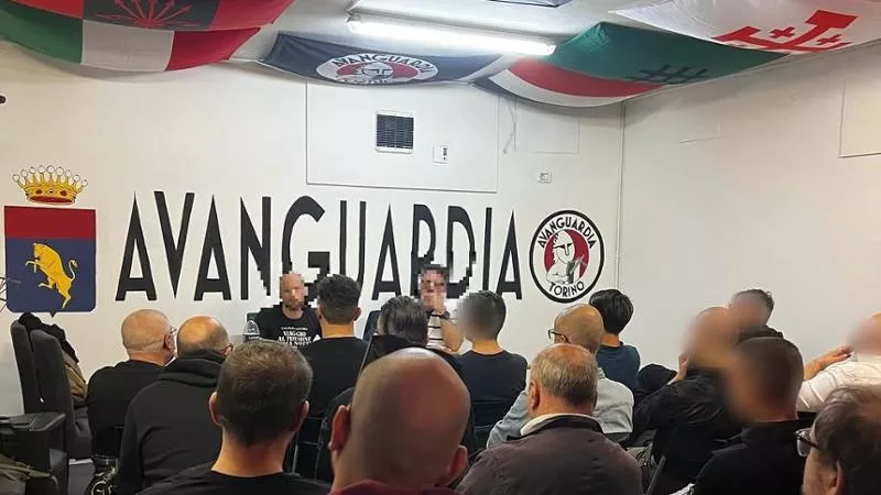 Torino, 17 indagati per apologia del fascismo e odio razziale: chiusa l’inchiesta su “Avanguardia”