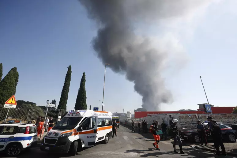 Quaranta persone ferite a Roma per l’esplosione di un distributore di benzina al Prenestino