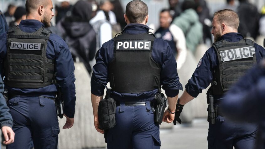 Progettava un attentato contro alcune donne, 18enne arrestato in Francia: “Sono un incel”