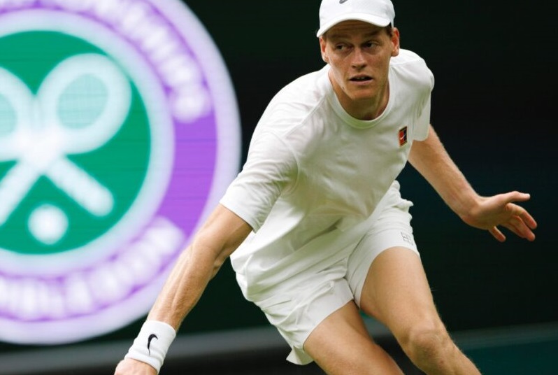 Sinner trionfa a Wimbledon vincendo la sfida più importante contro Alcaraz