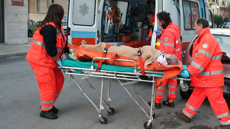 Dichiarato morto per un infarto dopo mezz’ora si risveglia e chiede delle figlie, era arrivato già il carro funebre