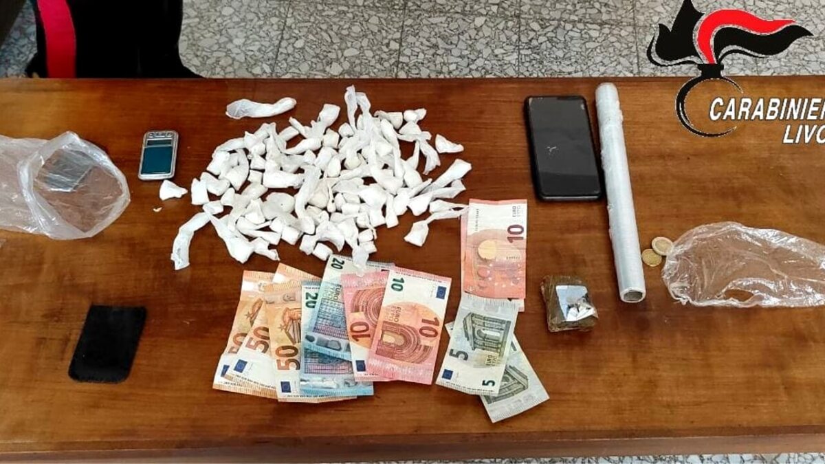 Un supermarket della droga aperto 24h, 53 le persone denunciate dai carabinieri a Livorno