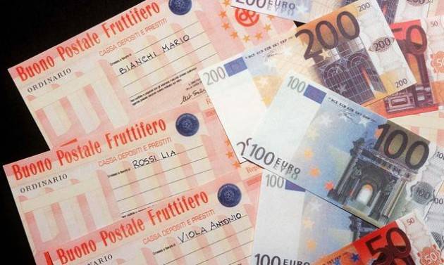 Compra un vecchio armadio e trova buoni postali per 200 mila euro, caccia ai legittimi proprietari