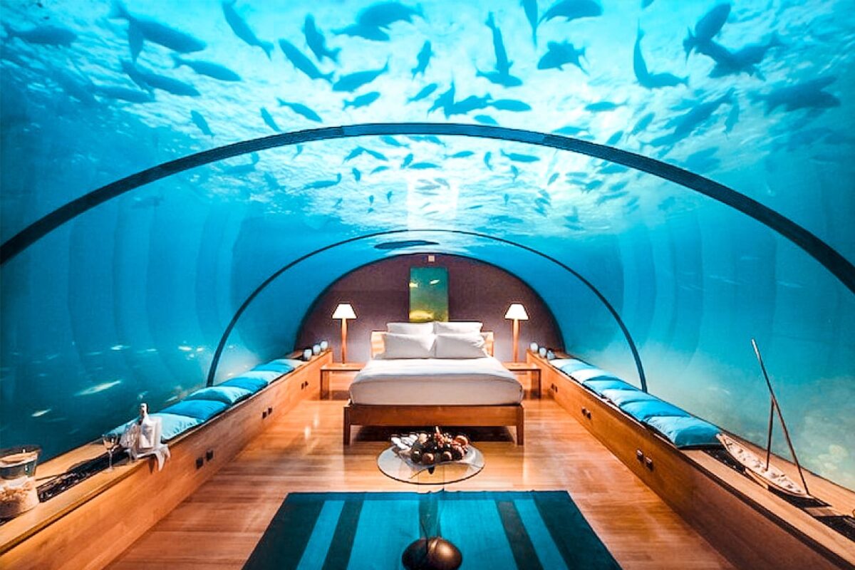 L’hotel più lussuoso del mondo nel 2025 si trova sott’acqua, ma costa 140 mila euro al giorno