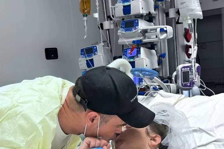 Maria e Giuseppe, sposi nel reparto di Terapia intensiva, quando l’amore va oltre