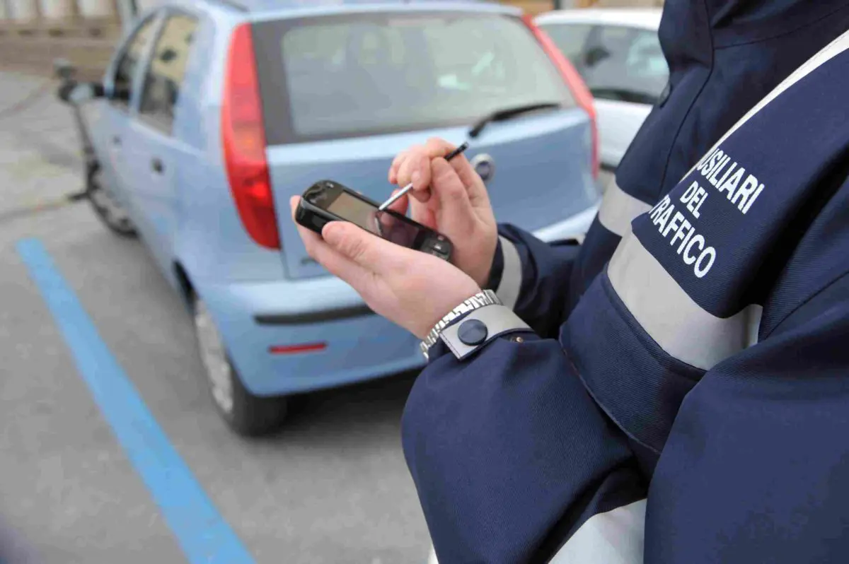Multe da record, lo scorso anno gli italiani hanno pagato 2 miliardi di euro tra sanzioni e contravvenzioni