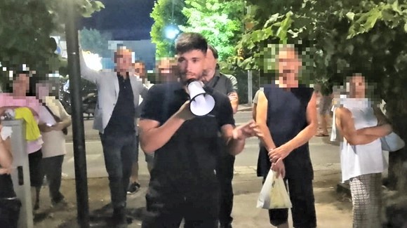 Leonardo Pistoia nega tutte le accuse, i fans tacciono e la famiglia fa quadrato intorno a lui