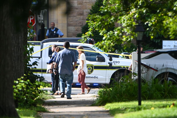 Spara in una chiesa di Minneapolis, due bambini morti e 14 persone ferite, una tragedia immane