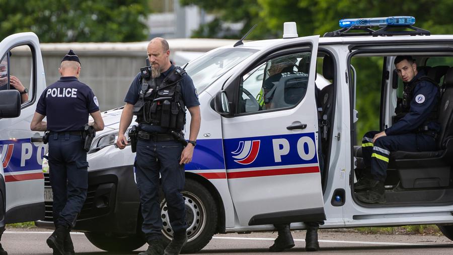 Orrore in Francia, ritrovato cadavere di un uomo sgozzato e eviscerato in un parco