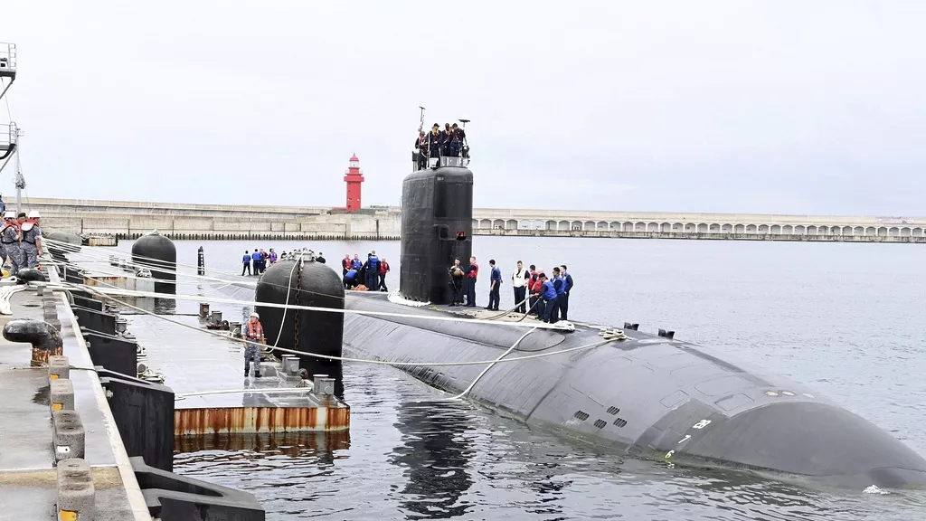 Giochi di guerra tra Trump e Mosca, gli Usa schierano due sottomarini nucleari in zone “appropriate”