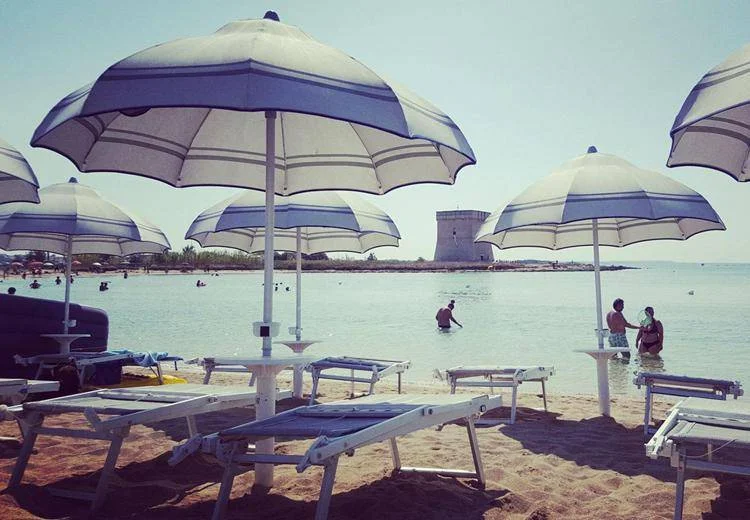 Uccide un 37enne per un posto letto in spiaggia, scappa poi ci costituisce