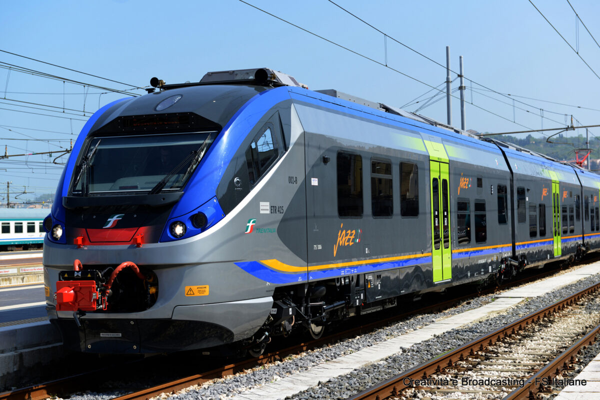 Investito da un treno a Torre del Lago, il 30enne è vivo ma ha perso entrambi i piedi