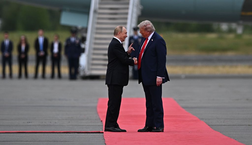 Summit in Alaska, nessun accordo ufficiale ma almeno è iniziato un dialogo, la guerra intanto continua