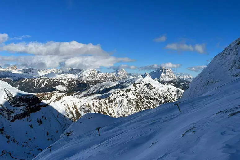 Marmolada, il ghiacciaio è arretrato di oltre 7 metri in soli 12 mesi, l’allarme degli studiosi italiani