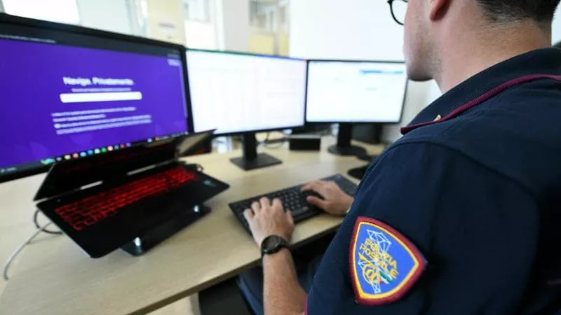 Sito sessista phica.eu, le indagini hanno portato a individuare un 45enne residente a Firenze