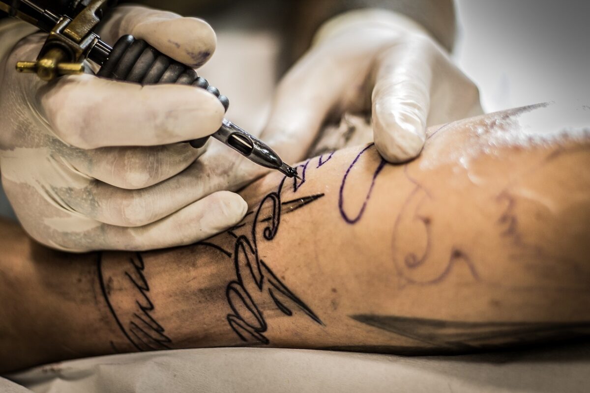 “Inke Tattoo & Piercing” apre un laboratorio a Capannori e cerca fino a 5 artisti per scrivere nuove storie sulla pelle