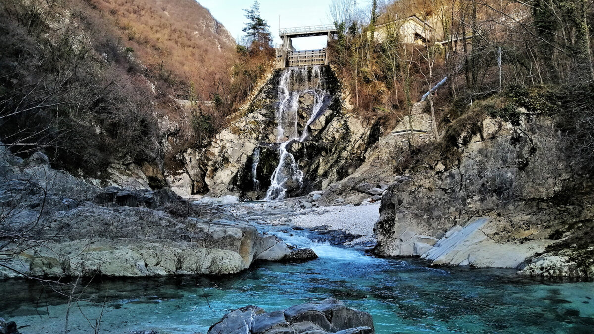 A 12 anni si tuffa nel torrente e salva l’amico che stava affogando