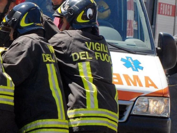 Donna cade in dirupo per 10 metri, salvata da vigili fuoco nel casertano