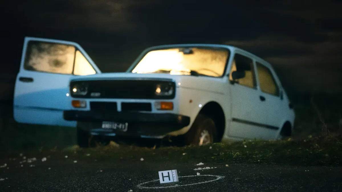 “Il mostro” di Firenze, la serie tv di Sollima ci ricorda che tutte le strade portano al buio, nessuna verità, per ora