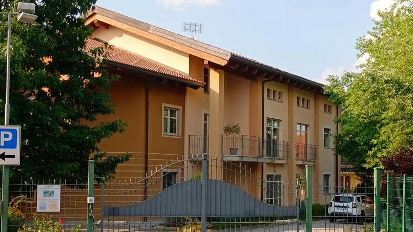 Orrore nel centro per disabili: ragazzi autistici affamati e legati, arrestata anche la direttrice dell’istituto