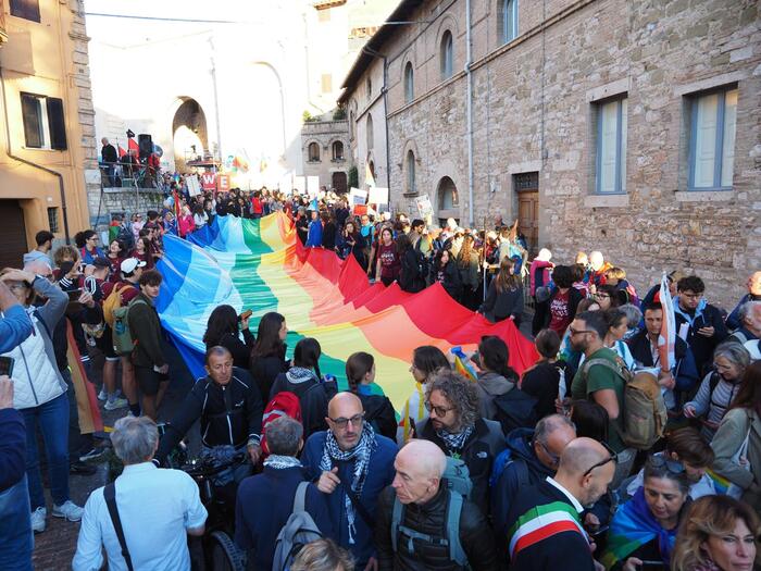 In corso la Perugia-Assisi, tornano i leader dei partiti per una delle edizioni più partecipate